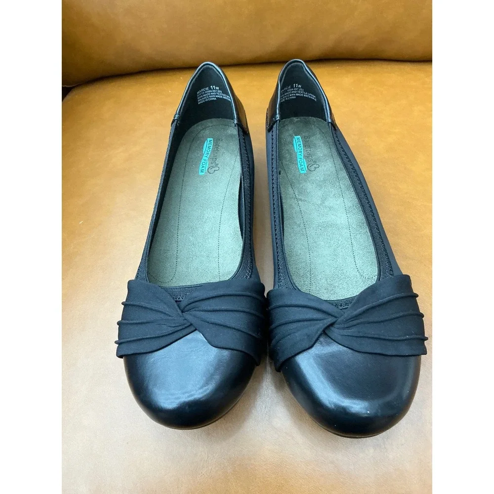 Baretraps Marcie Flats Womens 11W Black Pleated Memory Foam